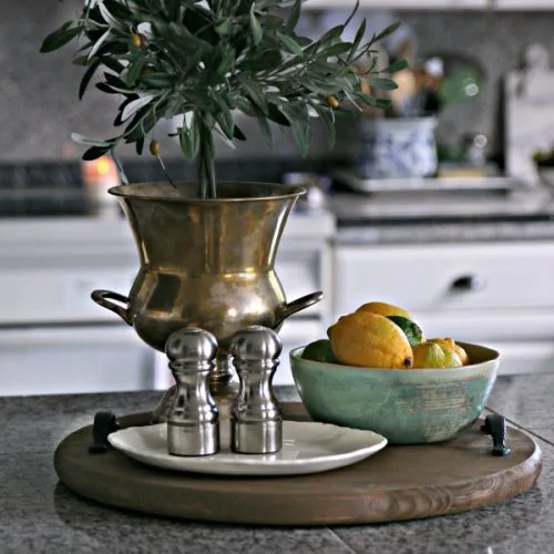 DIY Round Wood Serving Tray | Make your own wood tray with handles | TodaysCreativeLIfe.com