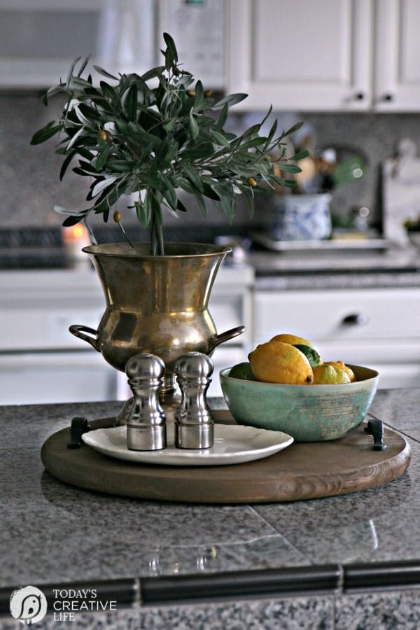 DIY Round Wood Serving Tray | Make your own wood tray with handles | TodaysCreativeLIfe.com