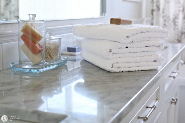 Budget Friendly Bathroom Decorating | White Fluffy Towels | Bathroom Refresh | TodaysCreativeLife.com