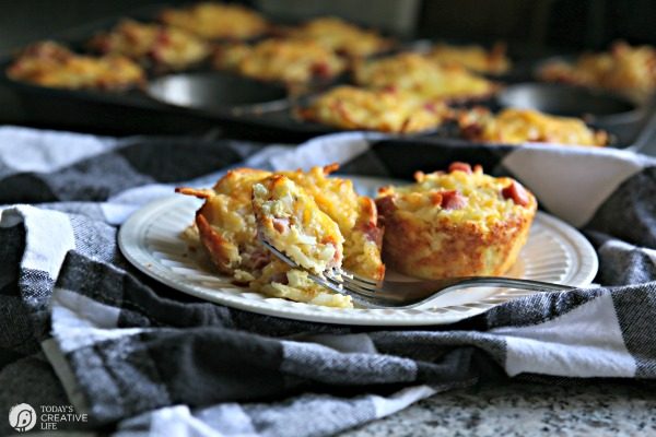 Hash Brown Ham and Cheese Egg Cups | high protein breakfast ideas | TodaysCreativeLife.com