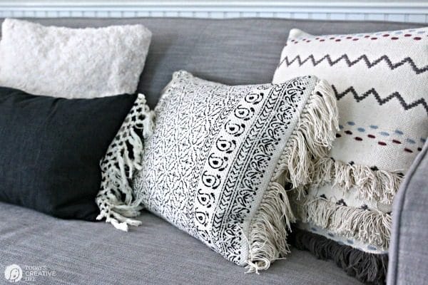 Simple Fall Decorating Ideas | Neutral black and white decorative Pillows | TodaysCreativeLife.com