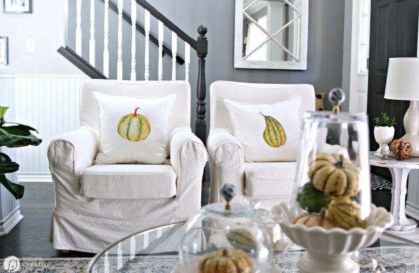 DIY Iron On Pillows for Fall | Easy fall decor | TodaysCreativeLife.com