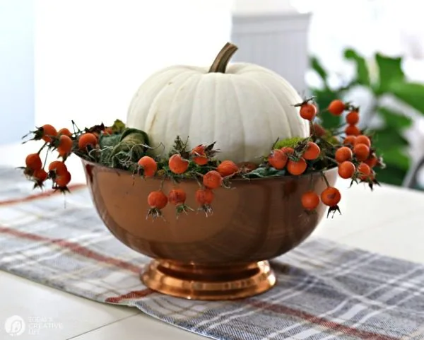 Simple Fall Table Centerpiece Ideas | TodaysCreativeLife.com