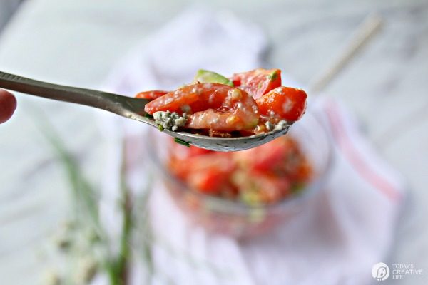 Fresh Avocado Tomato Bacon Salad with Blue Cheese Dressing | TodaysCreativelife.com