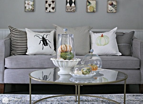 Simple Fall Table Decor | Easy fall home decor | Easy Centerpiece Ideas | Decorating for fall | Inexpensive ways to decorate for fall | Table Centerpiece | TodaysCreativelife.com