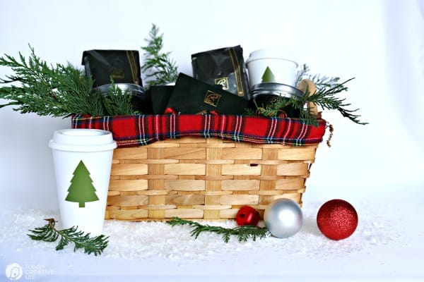 Holiday Gourmet Food Gift Basket DIY | TodaysCreativeLife.com