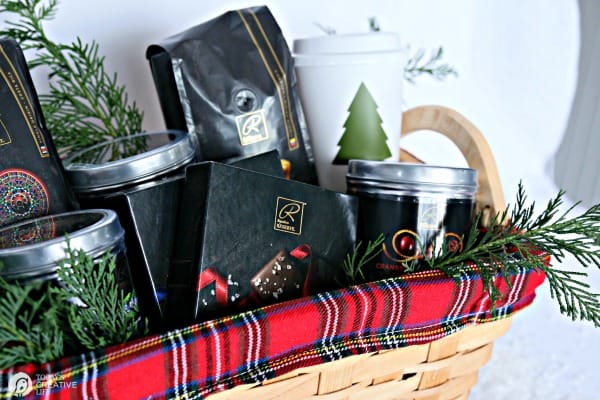 Easy Holiday Gift Basket with Signature RESERVE gourmet products | TodaysCreativeLIfe.com