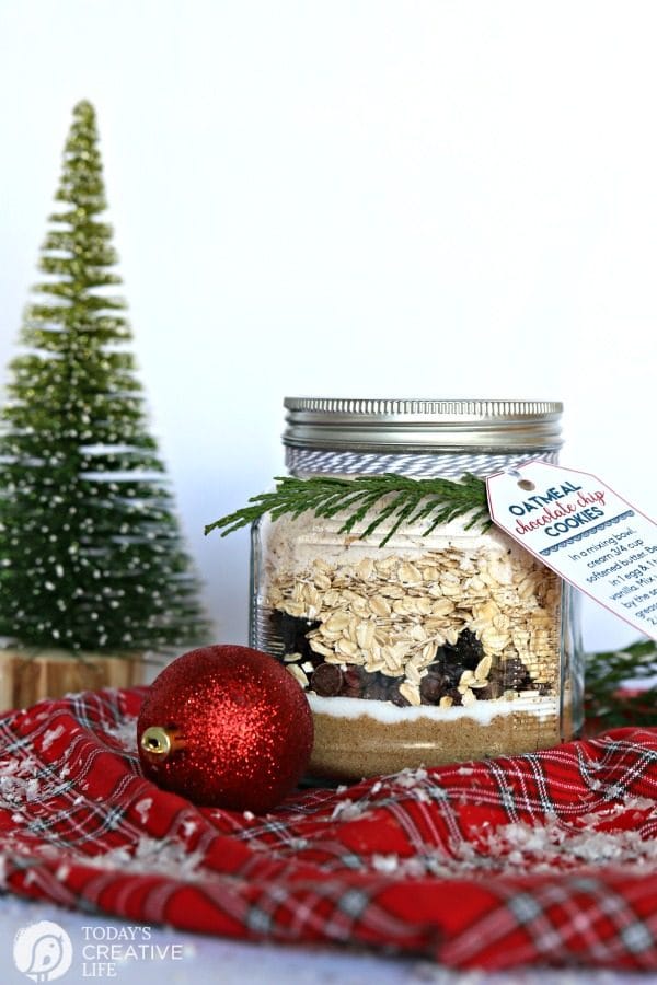 Oatmeal Cookie Mix in a jar | DIY Gift idea | TodaysCreativeLife.com