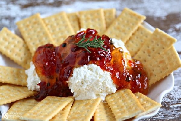 Pepper Jelly Cream Cheese Party Dip | TodaysCreativeLife.com