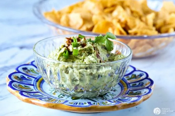 Easy to make Guacamole Recipe | TodaysCreativeLife.com