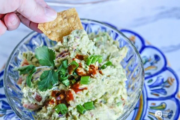 Chipotle Pepper Guacamole Recipe | Football Food | Game Day Food | TodaysCreativeLife.com