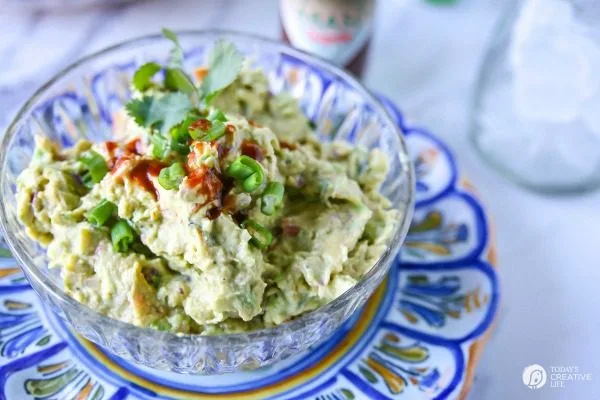 Chipotle pepper guacamole recipe | todayscreativelife.com