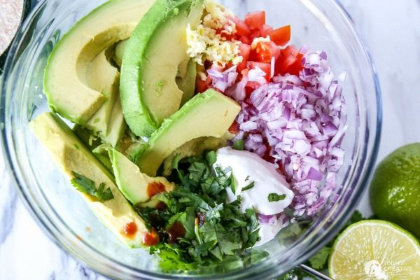 Chipotle Guacamole Recipe | Simple ingredients for an easy to make recipe | TodaysCreativeLife.com