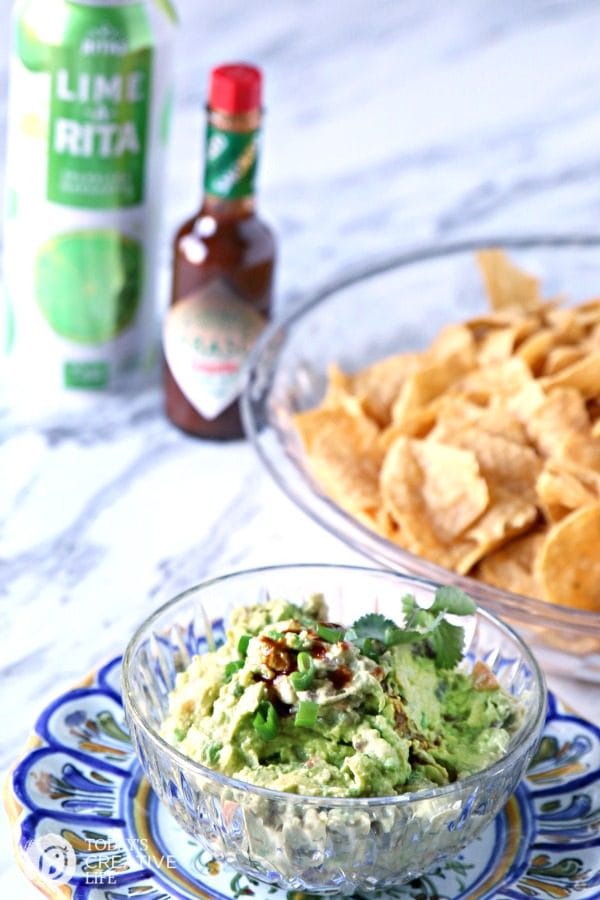 How to make Guacamole Dip | TodaysCreativeLife.com