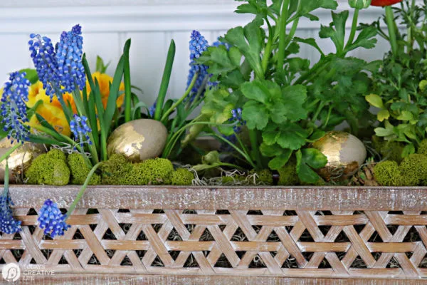 Easter Centerpiece with gold Eggs | TodaysCreativeLife.com