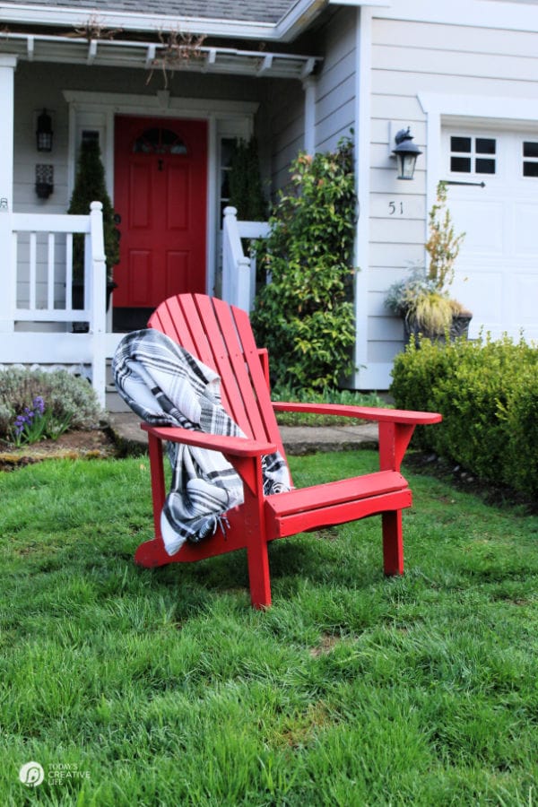 Spring Yard Tips | How to reseed grass | Todayscreativelife.com