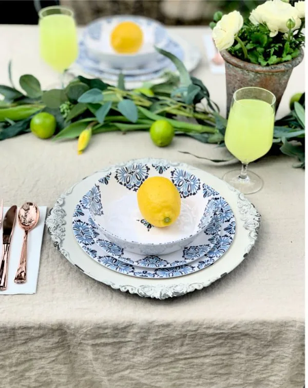 Outdoor Melamine Blue and White Dishes | todayscreativelife.com