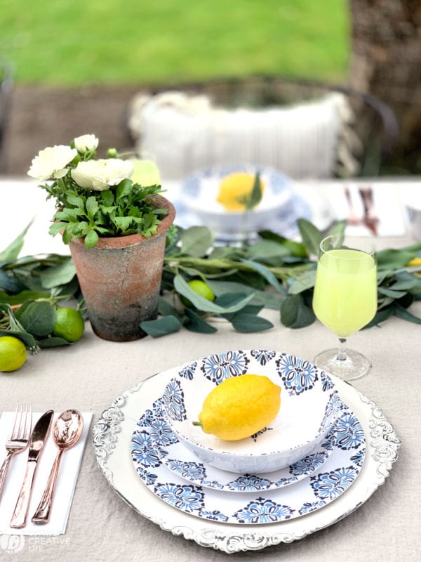 Outdoor Dining | Al Fresco Table Ideas | TodaysCreativeLife.com