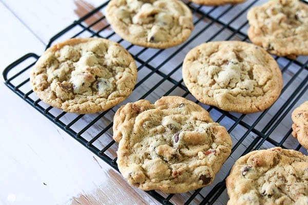 Cookies cooling on a baking rack