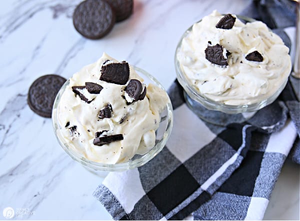 2 dessert dishes with cookies and cream dessert. 