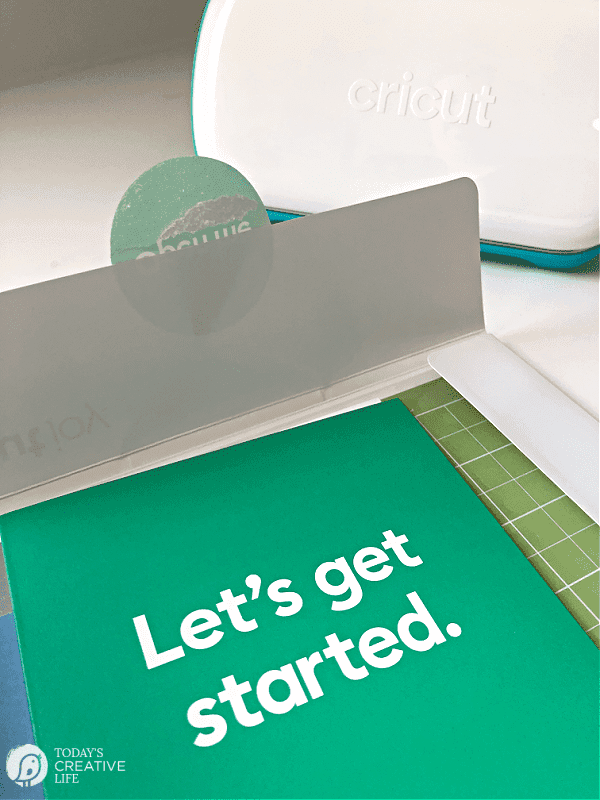 Instruction booklet for the Cricut Joy cutting machine