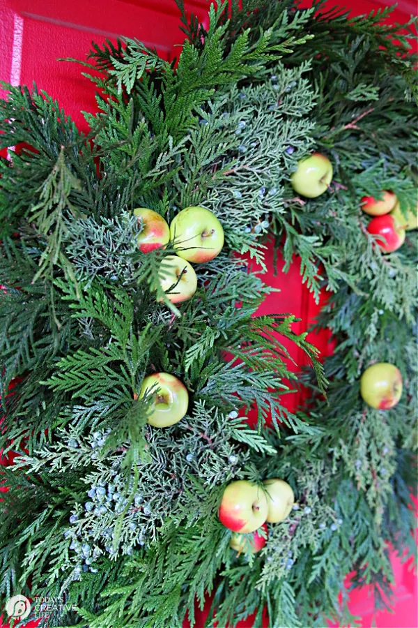 Cedar Wreath with apples 