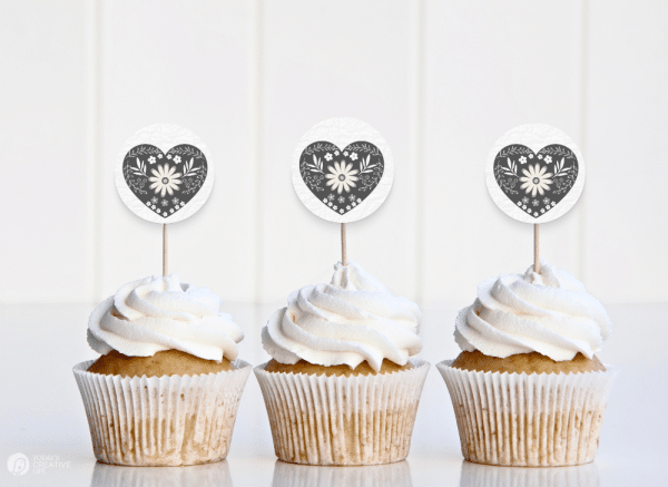 vanilla cupcakes with Scandinavian heart in grey for DIY cupcake toppers