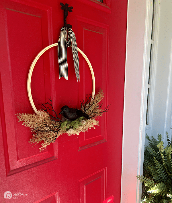 Halloween Wreath on a red door. Crows Nest wreath | Crafts for Halloween