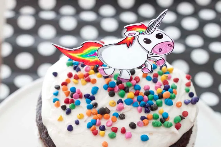 Shrinky Dinks DIY Unicorn Cake Topper 