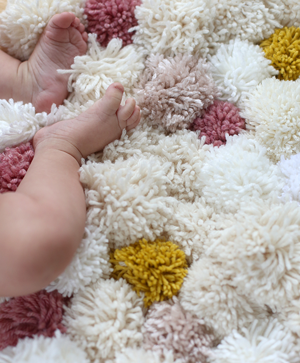 DIY Easy Pom Pom Rug